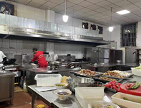 大型單位食堂廚房設(shè)備廠家告訴你商用廚房設(shè)計前需要考慮的因素