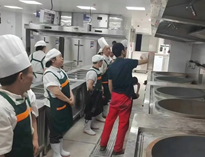 食堂廚具設(shè)備廠家告訴你食堂廚房設(shè)備的采購標(biāo)準(zhǔn)是怎樣的