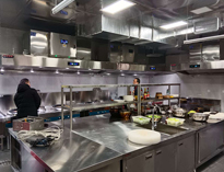 學(xué)校廚房設(shè)備廠家告訴你食堂廚房設(shè)備的采購和配置注意事項(xiàng)